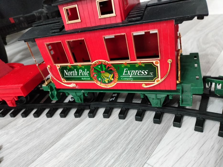 Продам игрушечный паровоз