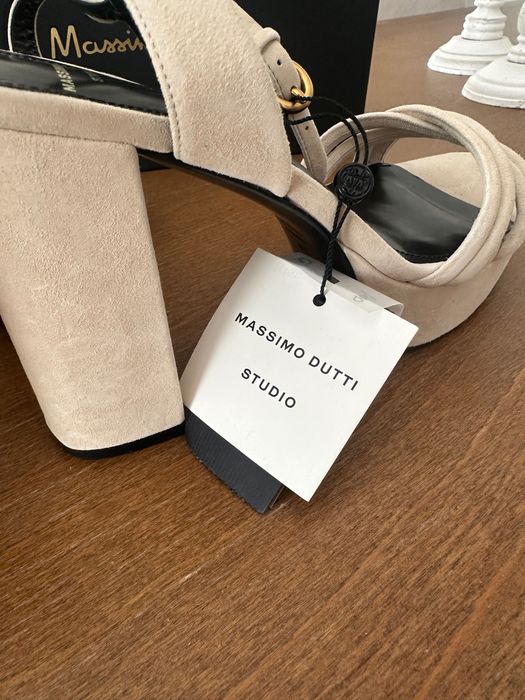 Сандали от естествен велур Massimo dutti