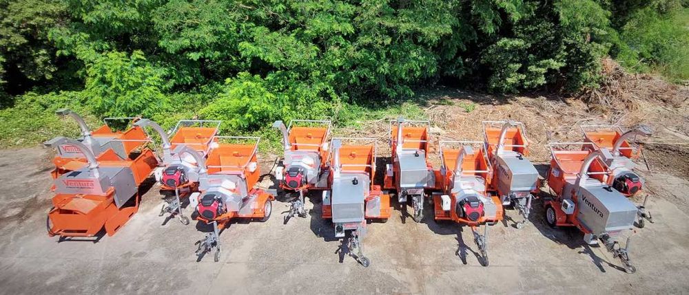 Tocator de crengi si lemn tractabila cu motor pe benzina 22 cai