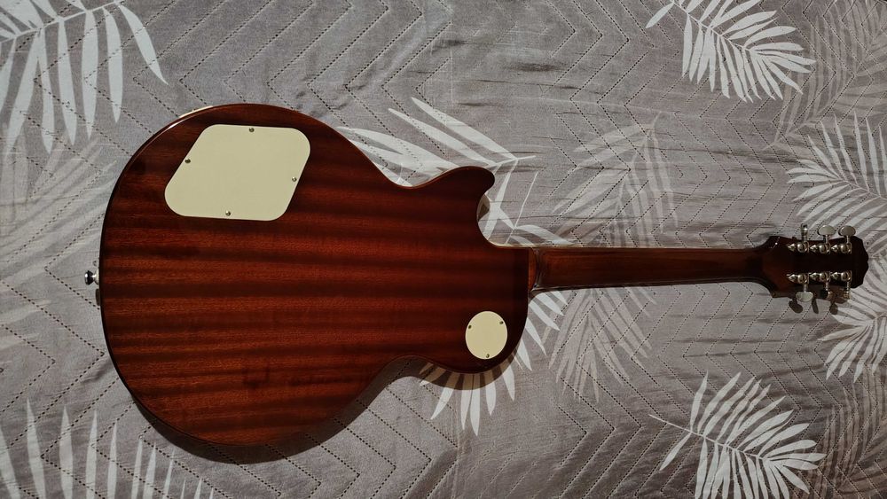 Продавам електрическа китара Epiphone