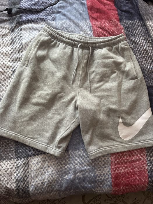 Къс панталон Nike и калъф Trap19 Connection