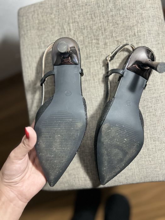 Pantofi negri, eleganti - purtati o singura data