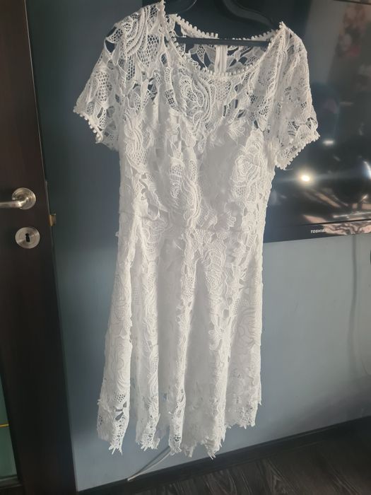 Rochie damă crem dantela mar 38/40 la 150 lei foarte frumoasă Timișoar
