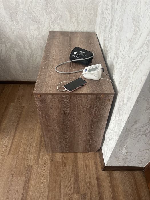 Стол 1000/500 в отличном состоянии
