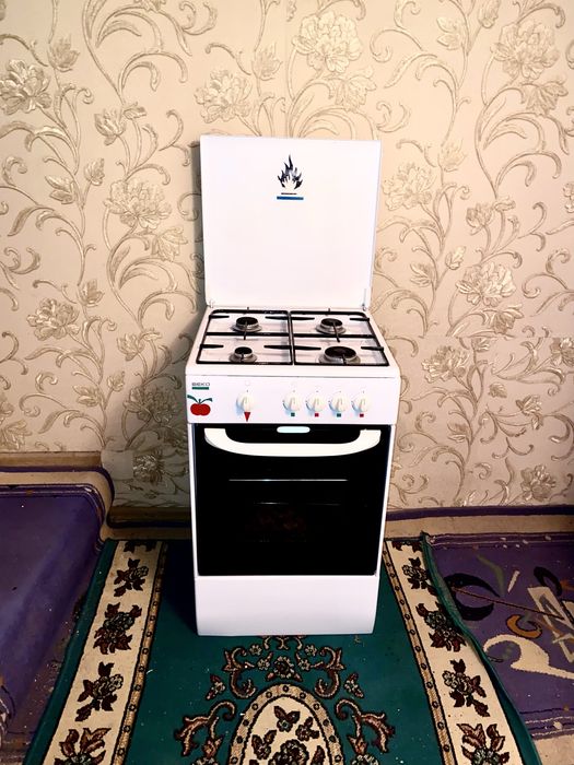 Продам газ плиту Беко