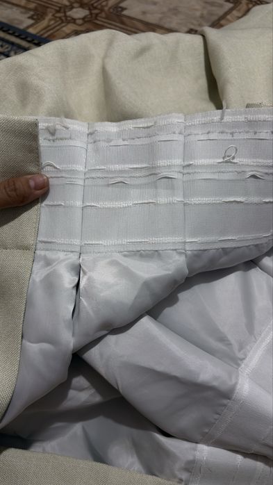 Продам шторы бежевые 2 шт