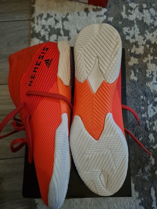 Vând ghete de fotbal