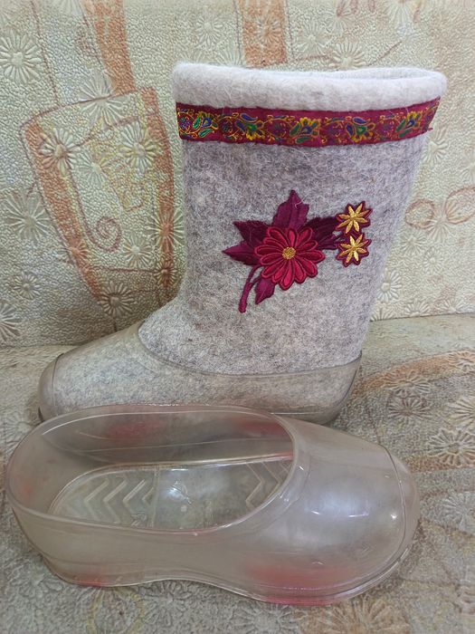 Продаю валенки с калошами