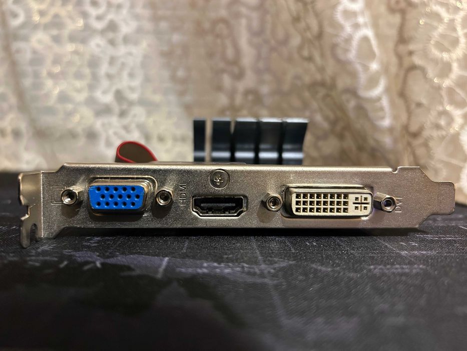 Видеокарта: ASUS GeForce 210 Silent (работеща)