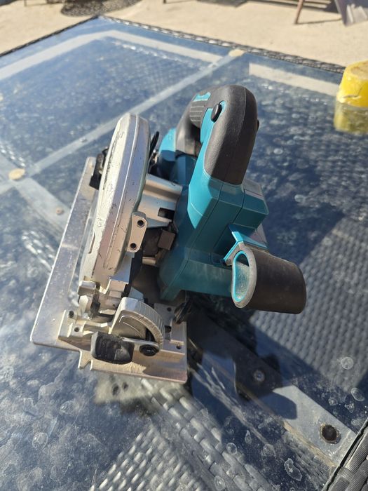 Circular makita DHS660