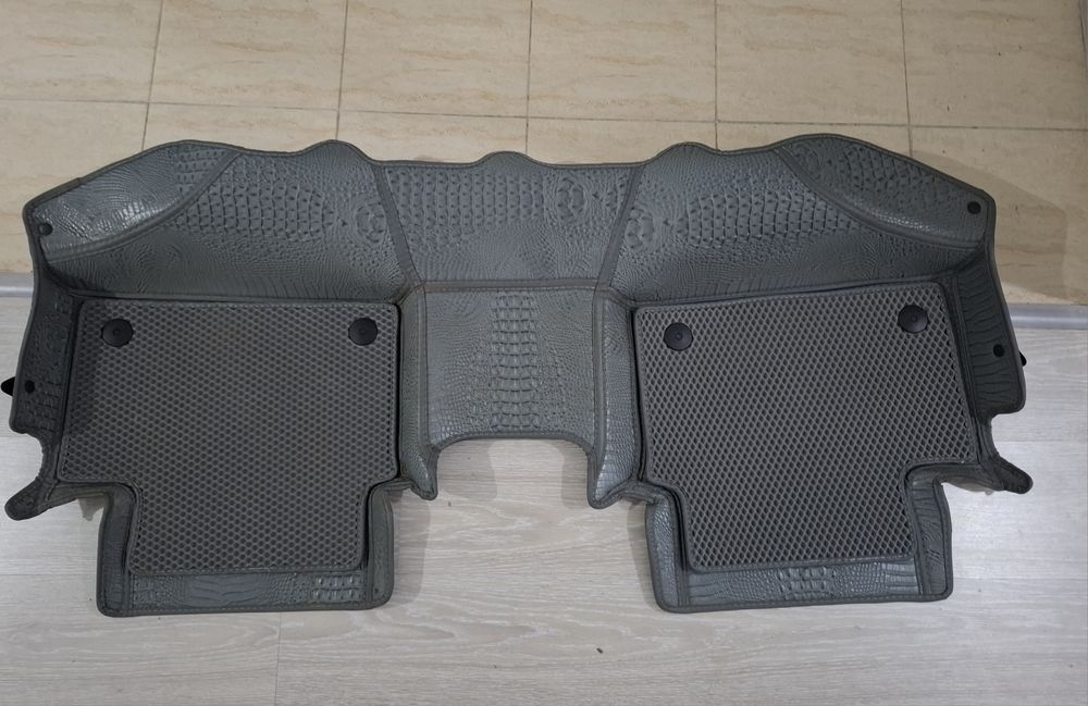 Продам полики 5d и чехлы на сидения