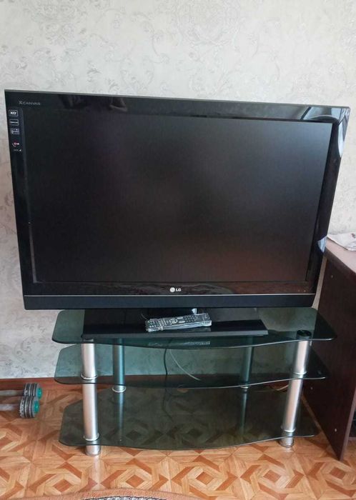 Тумба под телевизор на роликах