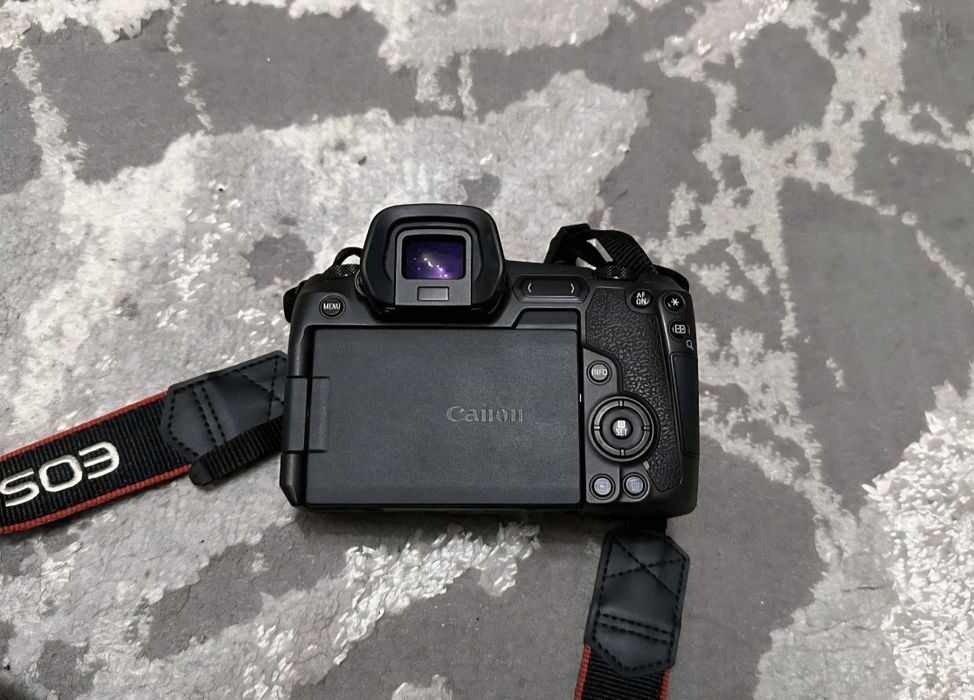 Aparat mirrorless Canon EOS R
