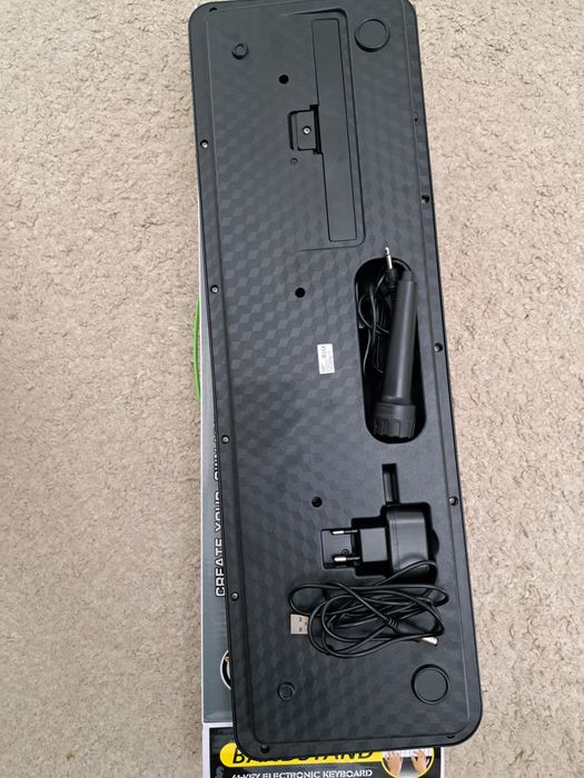 Vand orga electronică cu 61 clape