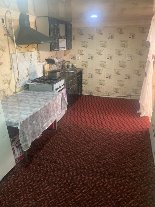 Uy sotiladi 2 xonali 3 xona qilingan Qo’shimchalari bor