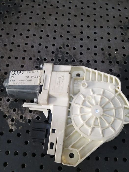 Motoras macara stanga fata skoda yeti 5l 966608100 7746023000 8k0959811