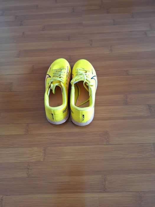 Футболни обувки nike за изкуствен терен