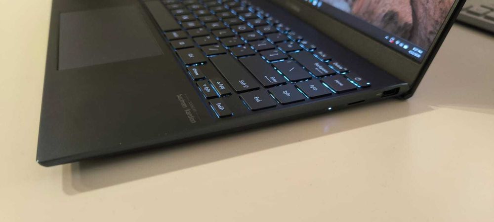 Laptop Asus UX425EA