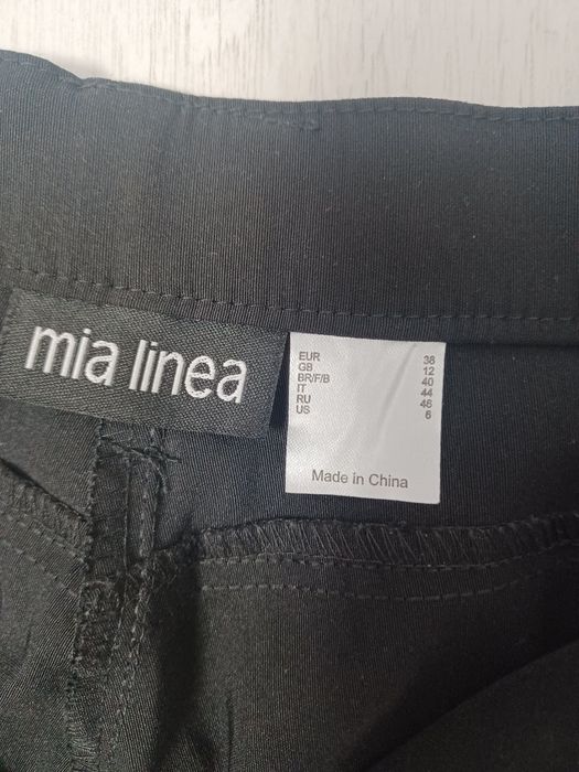 Vând pantaloni crac larg pt dama