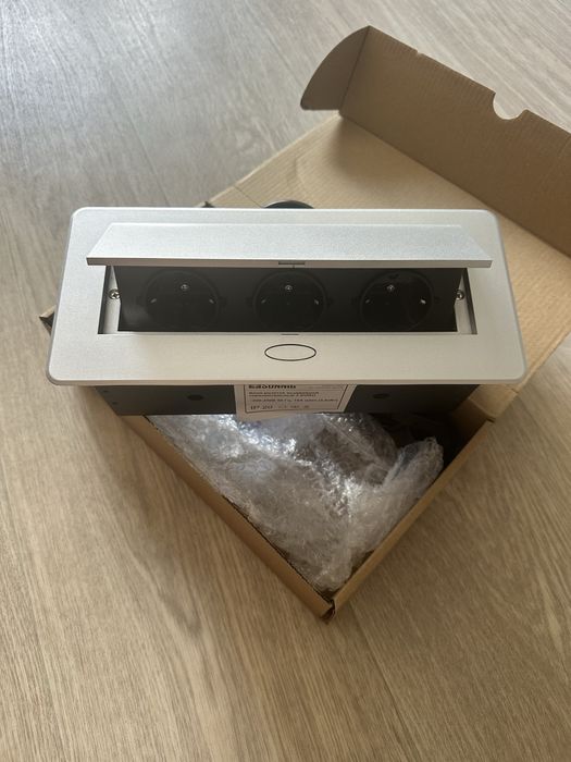 Блок розеток выдвижной горизонтальный