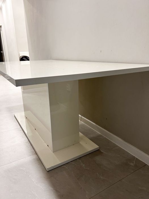 Стол белый обеденный