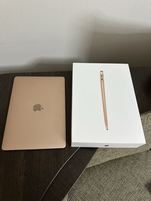 MacBook Air, 13,3, 8/128, 2019 года