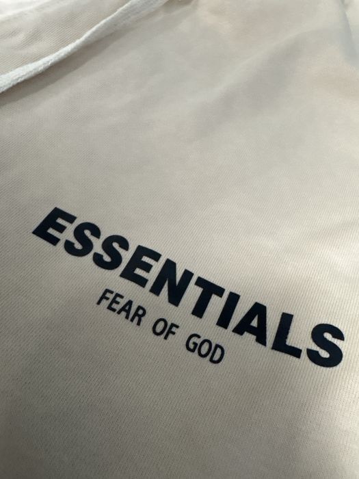 Pantaloni scurti ESSENTIALS, Noi