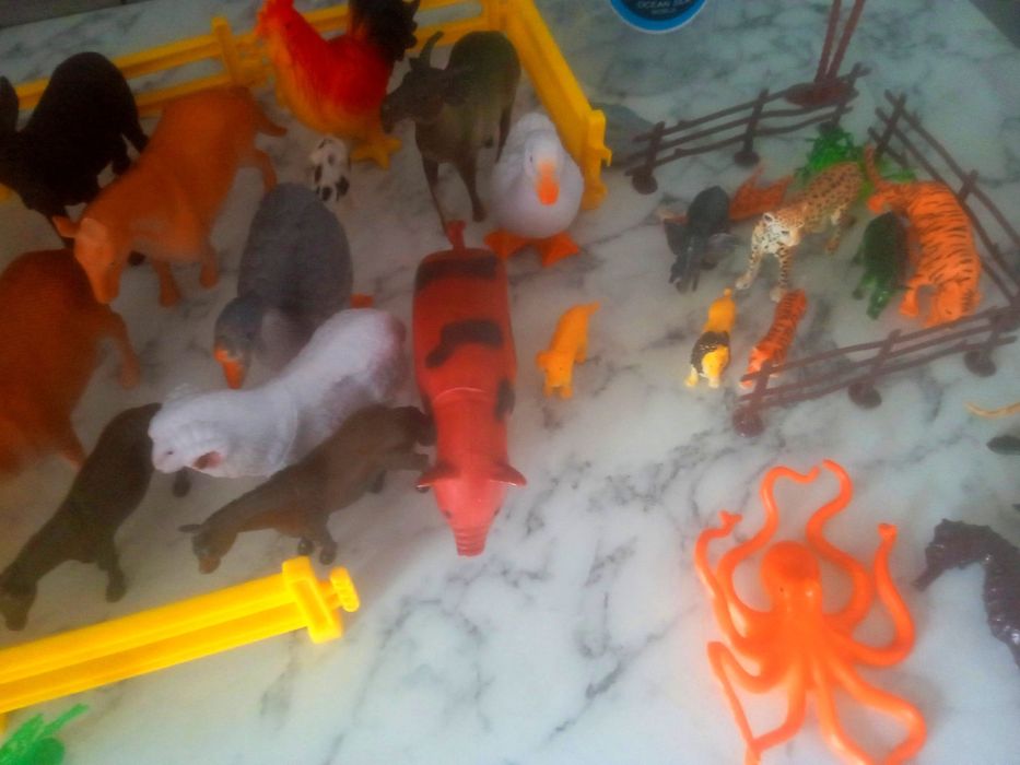 Продам красивые наборы животных за 2000тг