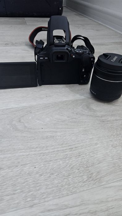 Фотоаппарат Canon 250 D