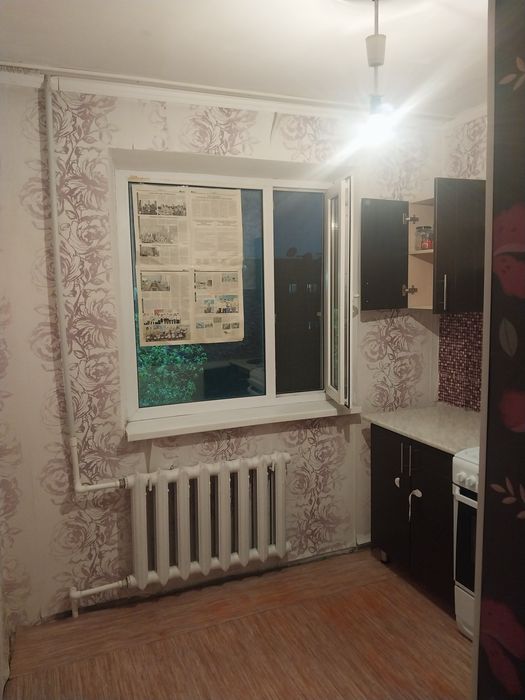 Бир комнаталы уй жалга бериледы Алашахана кошесинде орналаскан.