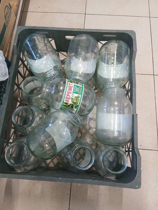 Продам банки 2л .