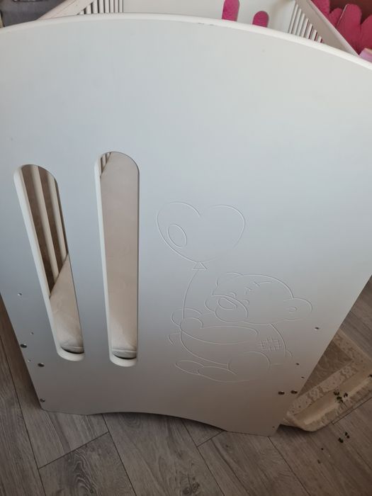 Patut bebe cu lenjerie și saltea incluse