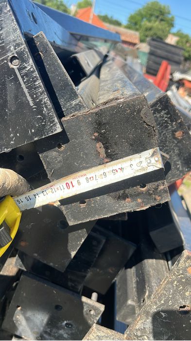 Stalpi metalici cu talpi pt gard 2.2 m