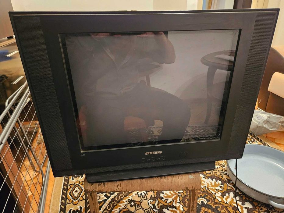21" CRT телевизор Samsung CW-21Z453N – Ретро гейминг