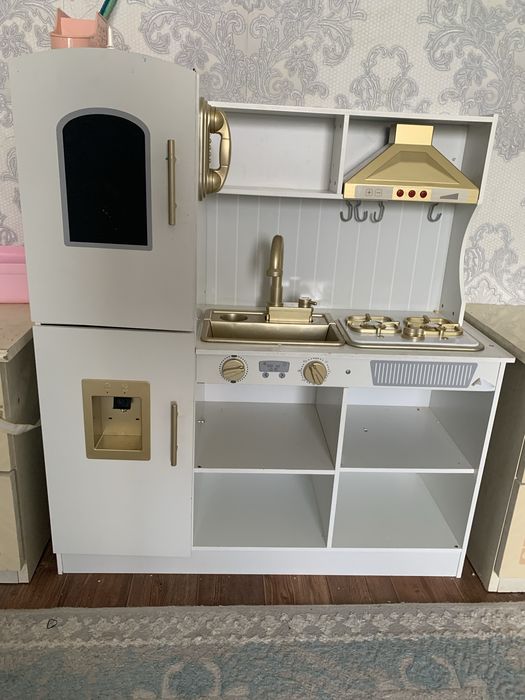 продается кухня для девучек