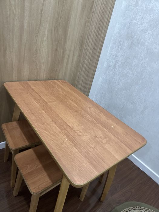 Продам кухонный стол с табуретками