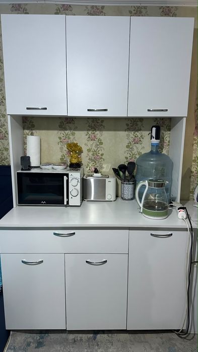 Кухинный шкаф белый
