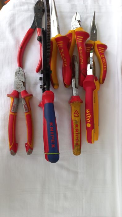 Foarfeci și clești pentru lucrari electrice