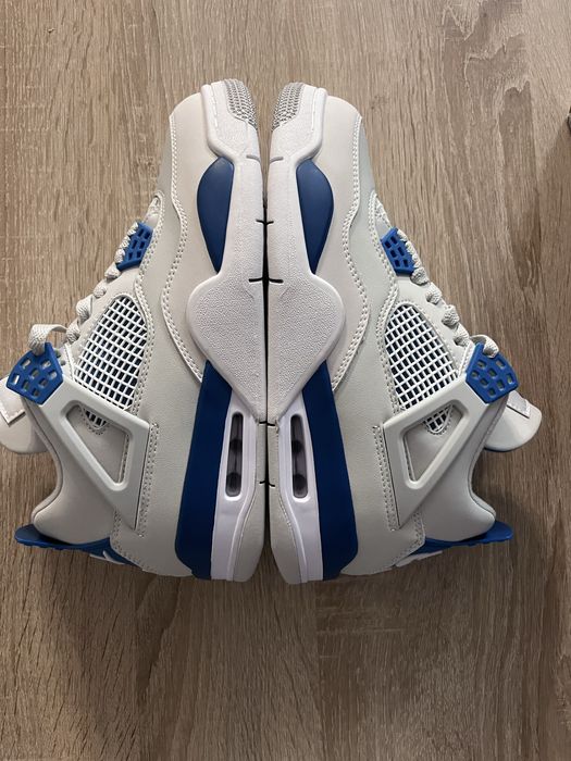 Jordan 4 blue