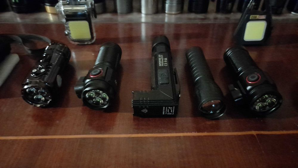 Lanterne metalice lumina puternica acumulator zoom raza 100-900m