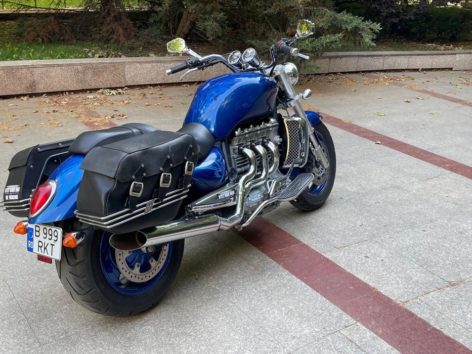 Moto Triumph Rocket 3