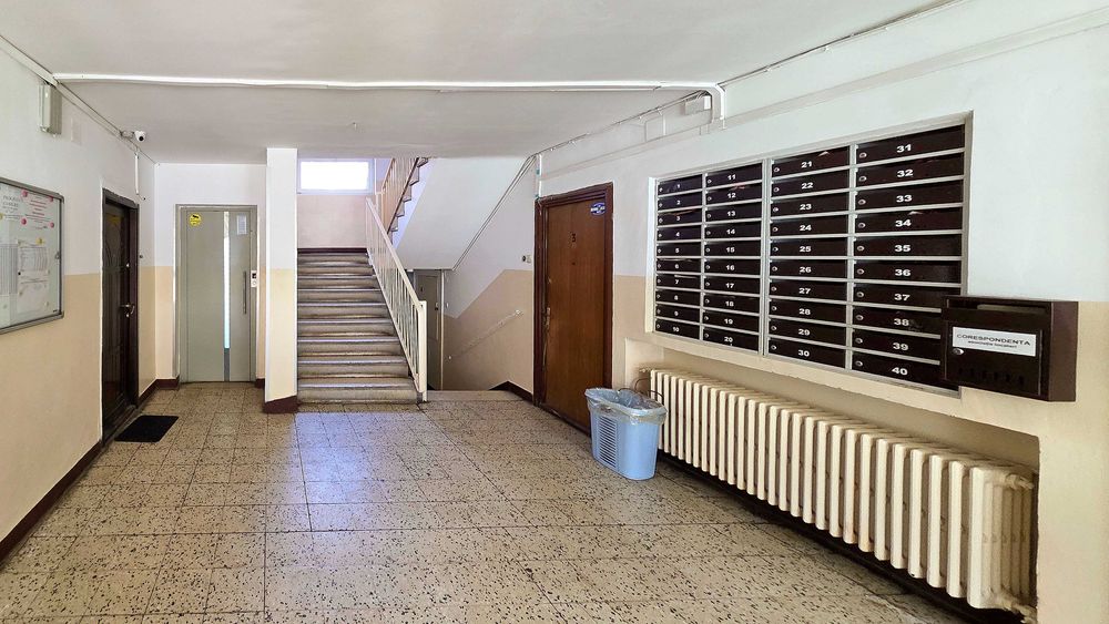 Militari-Iuliu Maniu-stradal Et.5 Liber, Luminos, Vedere Sud spre un spatiu mare si verde Necesita renovare Pret neg. COMISION 0 pt. CUMPARATOR