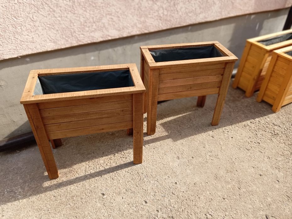 Дървени / саксии / кашпи