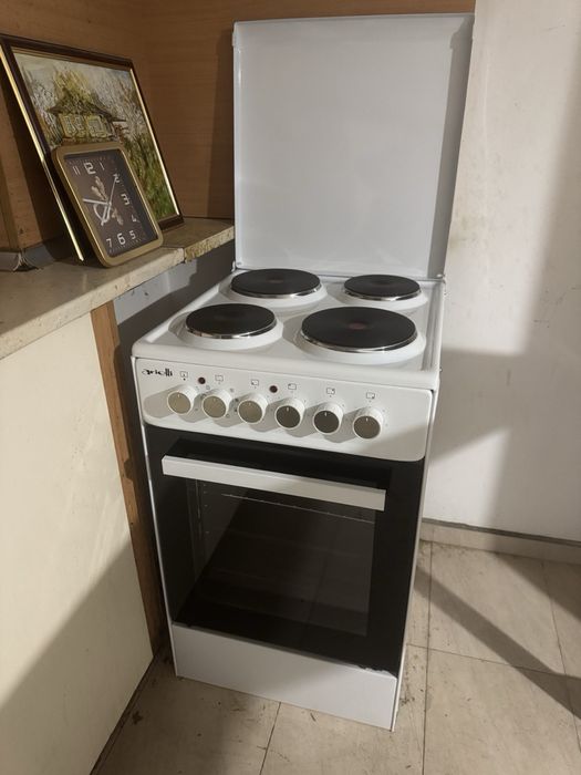 Дава се под наем Тристаен апартамент в Варна, Левски - 100 кв.м за 750 € - Снимка #1