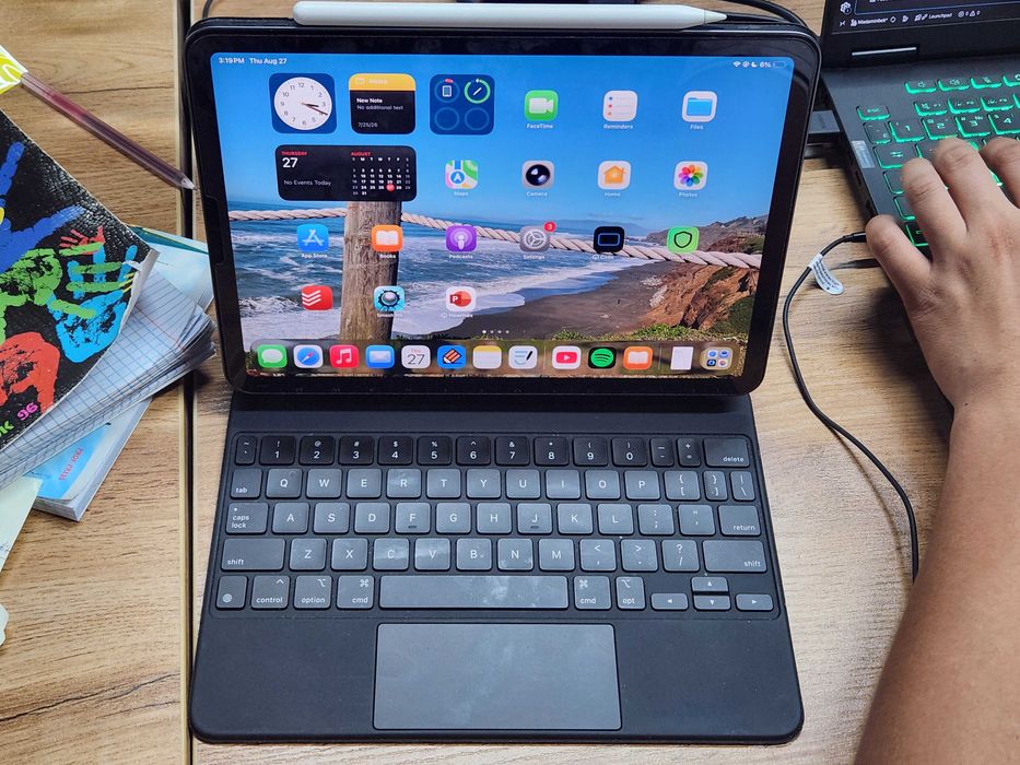 IPad Air M1 5th Gen, 64talik + Magic Keyboard + Apple Pencil