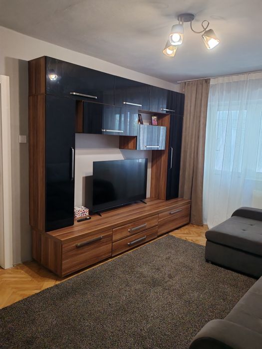 Închiriez apartament 2 camere micro 9