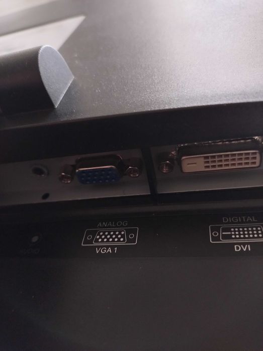 Продавам монитор XEROX