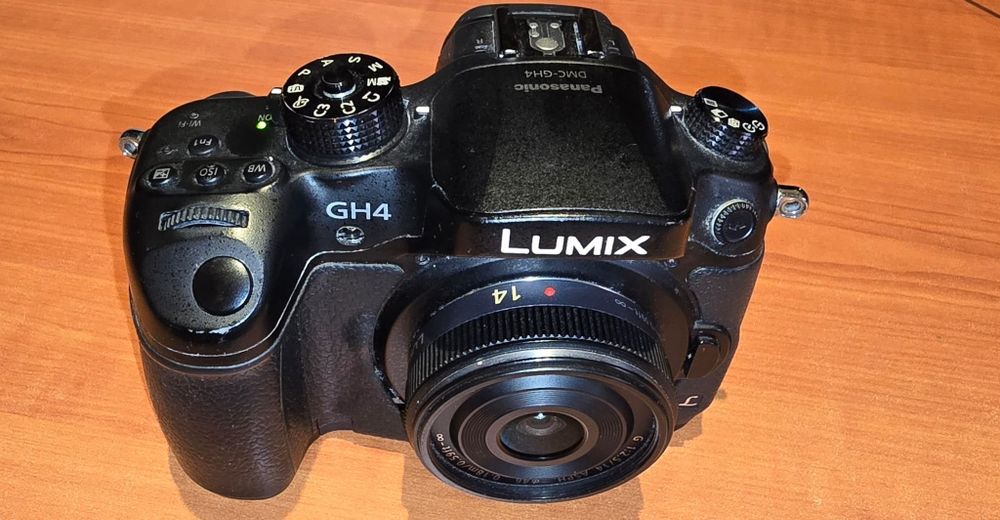 Panasonic GH4 + Lens Panasonic Lumix G 14mm f/2.5