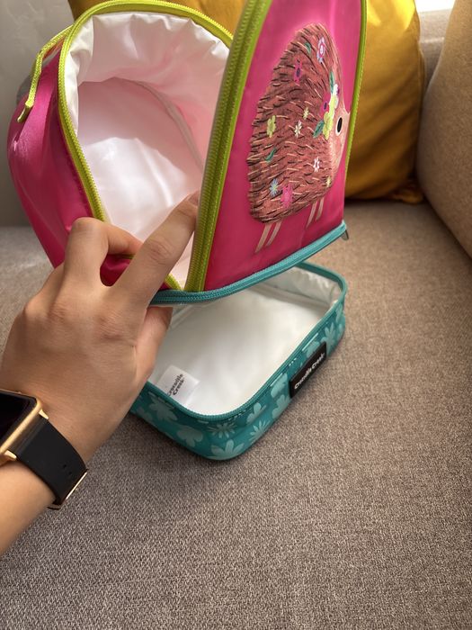 Продавам детска термозащитна чанта за храна розова с таралежче