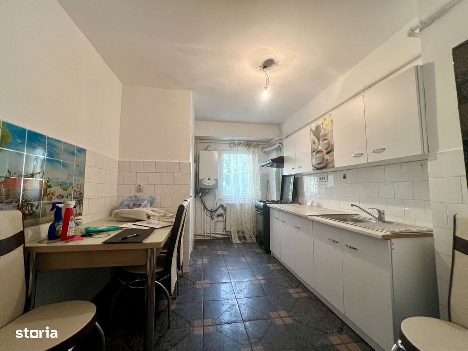 Apartament 4 camere, 77 mp utili, etaj 1, decomandat - zona Liceul Au